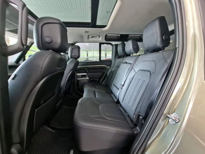 Land Rover DEFENDER 2.0 P300 GASOLINA 110 HSE AWD AUTOMÁTICO 2021/2022 CARRO DEZ NOVO HAMBURGO / Carros no Vale Land Rover DEFENDER 2.0 P300 GASOLINA 110 HSE AWD AUTOMÁTICO 2021/2022 CARRO DEZ NOVO HAMBURGO / Carros no Vale
