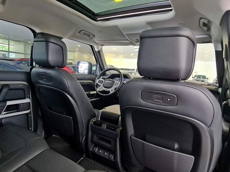 Land Rover DEFENDER 2.0 P300 GASOLINA 110 HSE AWD AUTOMÁTICO 2021/2022 CARRO DEZ NOVO HAMBURGO / Carros no Vale Land Rover DEFENDER 2.0 P300 GASOLINA 110 HSE AWD AUTOMÁTICO 2021/2022 CARRO DEZ NOVO HAMBURGO / Carros no Vale