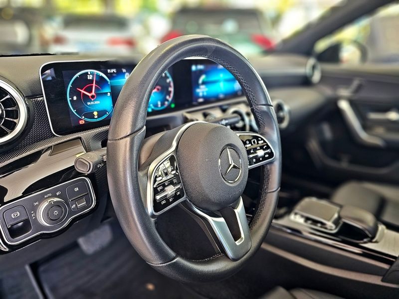 Mercedes-Benz A 250 2.0 CGI GASOLINA VISION 7G-DCT 2019/2020 CARRO DEZ NOVO HAMBURGO / Carros no Vale Mercedes-Benz A 250 2.0 CGI GASOLINA VISION 7G-DCT 2019/2020 CARRO DEZ NOVO HAMBURGO / Carros no Vale