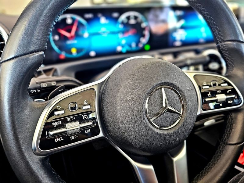 Mercedes-Benz A 250 2.0 CGI GASOLINA VISION 7G-DCT 2019/2020 CARRO DEZ NOVO HAMBURGO / Carros no Vale Mercedes-Benz A 250 2.0 CGI GASOLINA VISION 7G-DCT 2019/2020 CARRO DEZ NOVO HAMBURGO / Carros no Vale