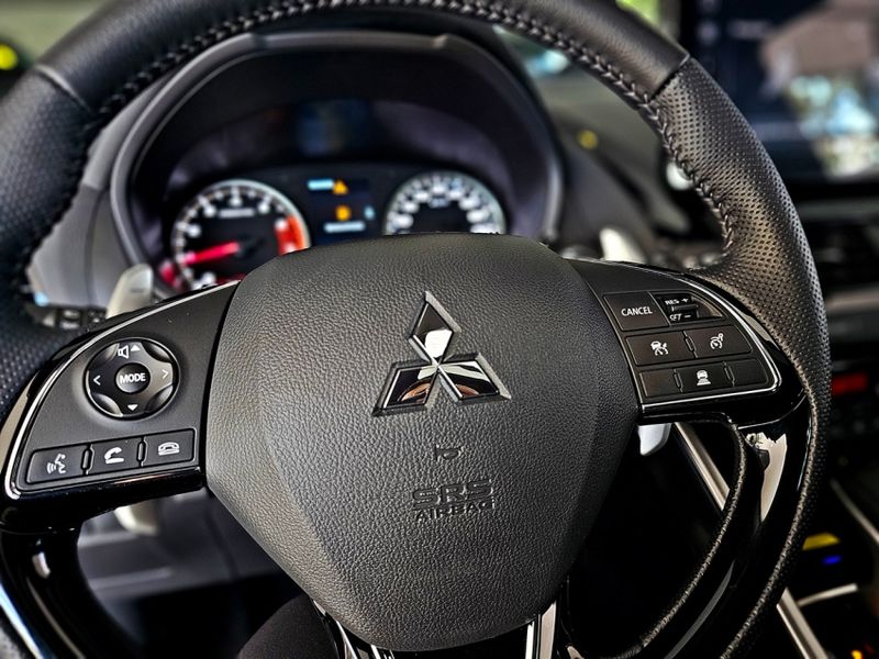 Mitsubishi ECLIPSE CROSS 1.5 MIVEC TURBO GASOLINA HPE-S BLACK CVT 2025/2026 CARRO DEZ NOVO HAMBURGO / Carros no Vale