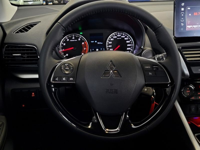 Mitsubishi ECLIPSE CROSS 1.5 MIVEC TURBO GASOLINA RUSH CVT 2025/2026 CARRO DEZ NOVO HAMBURGO / Carros no Vale Mitsubishi ECLIPSE CROSS 1.5 MIVEC TURBO GASOLINA RUSH CVT 2025/2026 CARRO DEZ NOVO HAMBURGO / Carros no Vale