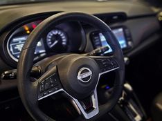 Nissan KICKS 1.6 16V FLEXSTART XPLAY XTRONIC 2023/2024 CARRO DEZ NOVO HAMBURGO / Carros no Vale