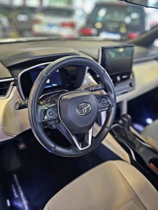 Toyota COROLLA CROSS 1.8 VVT-I HYBRID FLEX XRX CVT 2022/2023 CARRO DEZ NOVO HAMBURGO / Carros no Vale Toyota COROLLA CROSS 1.8 VVT-I HYBRID FLEX XRX CVT 2022/2023 CARRO DEZ NOVO HAMBURGO / Carros no Vale