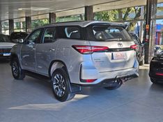 Toyota HILUX SW4 2.8 D-4D TURBO DIESEL SRX PLATINUM 4X4 AUTOMÁTICO 2024/2025 CARRO DEZ NOVO HAMBURGO / Carros no Vale