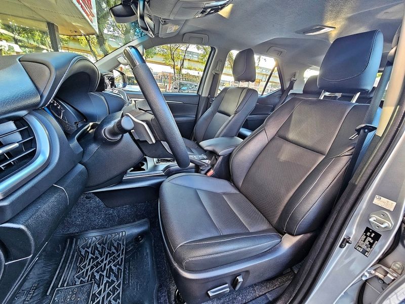 Toyota HILUX SW4 2.8 D-4D TURBO DIESEL SRX PLATINUM 4X4 AUTOMÁTICO 2024/2025 CARRO DEZ NOVO HAMBURGO / Carros no Vale