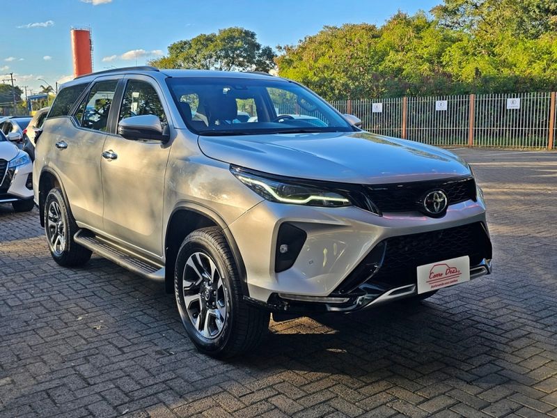 Toyota HILUX SW4 2.8 D-4D TURBO DIESEL SRX PLATINUM 4X4 AUTOMÁTICO 2024/2025 CARRO DEZ NOVO HAMBURGO / Carros no Vale