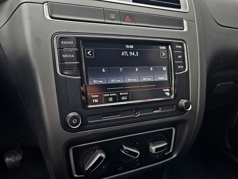 Volkswagen FOX 1.6 MSI TOTAL FLEX CONNECT 4P MANUAL 2019/2020 CARRO DEZ NOVO HAMBURGO / Carros no Vale Volkswagen FOX 1.6 MSI TOTAL FLEX CONNECT 4P MANUAL 2019/2020 CARRO DEZ NOVO HAMBURGO / Carros no Vale