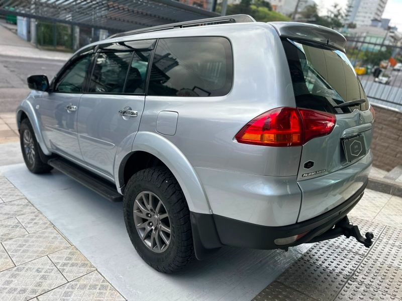 Mitsubishi PAJERO DAKAR 3.2 HPE 4X4 7 LUGARES 16V TURBO INTERCOOLER DIESEL 4P AUTOMÁTICO 2010/2011 CARRO AUTOMARCAS CAXIAS DO SUL / Carros no Vale