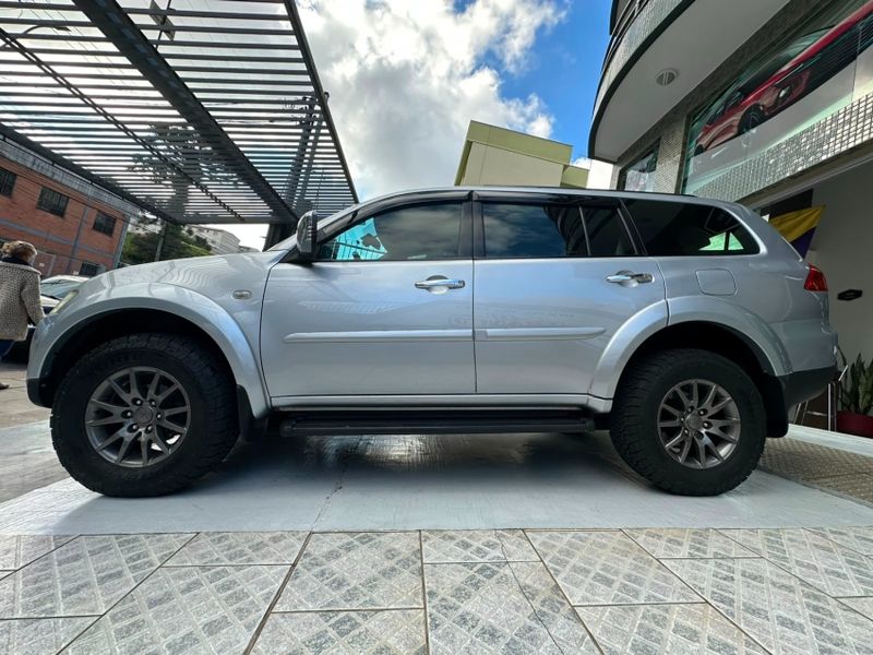 Mitsubishi PAJERO DAKAR 3.2 HPE 4X4 7 LUGARES 16V TURBO INTERCOOLER DIESEL 4P AUTOMÁTICO 2010/2011 CARRO AUTOMARCAS CAXIAS DO SUL / Carros no Vale