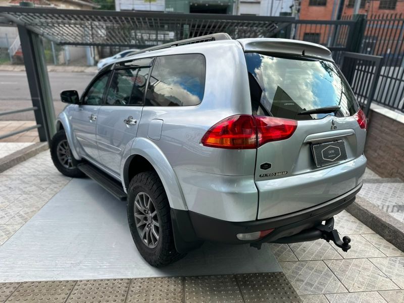 Mitsubishi PAJERO DAKAR 3.2 HPE 4X4 7 LUGARES 16V TURBO INTERCOOLER DIESEL 4P AUTOMÁTICO 2010/2011 CARRO AUTOMARCAS CAXIAS DO SUL / Carros no Vale