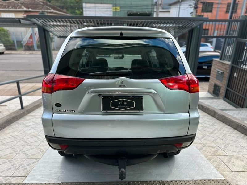 Mitsubishi PAJERO DAKAR 3.2 HPE 4X4 7 LUGARES 16V TURBO INTERCOOLER DIESEL 4P AUTOMÁTICO 2010/2011 CARRO AUTOMARCAS CAXIAS DO SUL / Carros no Vale
