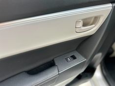 Toyota COROLLA 2.0 XEI 16V FLEX 4P AUTOMÁTICO 2015/2016 CARRO AUTOMARCAS CAXIAS DO SUL / Carros no Vale