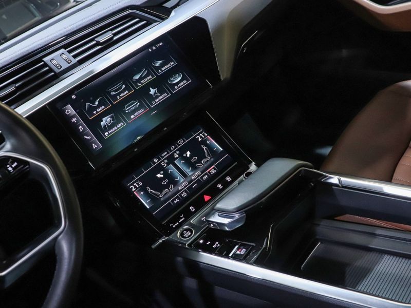 Audi E-TRON ELÉTRICO SPORTBACK PERFORMANCE QUATTRO 2022/2022 VIA BELLA VEÍCULOS ESPECIAIS CAXIAS DO SUL / Carros no Vale Audi E-TRON ELÉTRICO SPORTBACK PERFORMANCE QUATTRO 2022/2022 VIA BELLA VEÍCULOS ESPECIAIS CAXIAS DO SUL / Carros no Vale