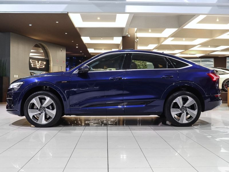 Audi E-TRON ELÉTRICO SPORTBACK PERFORMANCE QUATTRO 2022/2022 VIA BELLA VEÍCULOS ESPECIAIS CAXIAS DO SUL / Carros no Vale Audi E-TRON ELÉTRICO SPORTBACK PERFORMANCE QUATTRO 2022/2022 VIA BELLA VEÍCULOS ESPECIAIS CAXIAS DO SUL / Carros no Vale