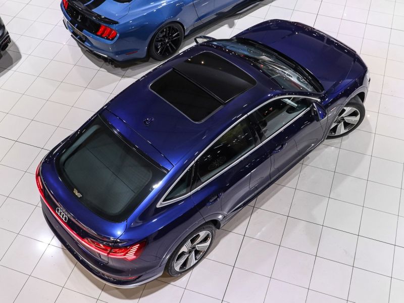 Audi E-TRON ELÉTRICO SPORTBACK PERFORMANCE QUATTRO 2022/2022 VIA BELLA VEÍCULOS ESPECIAIS CAXIAS DO SUL / Carros no Vale Audi E-TRON ELÉTRICO SPORTBACK PERFORMANCE QUATTRO 2022/2022 VIA BELLA VEÍCULOS ESPECIAIS CAXIAS DO SUL / Carros no Vale