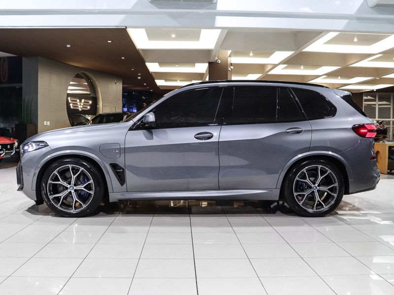 BMW X5 3.0 I6 TURBO HÍBRIDO XDRIVE50E M SPORT AUTOMÁTICO 2023/2024 VIA BELLA VEÍCULOS ESPECIAIS CAXIAS DO SUL / Carros no Vale