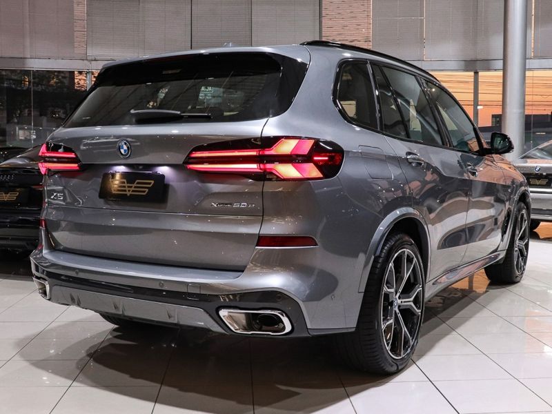 BMW X5 3.0 I6 TURBO HÍBRIDO XDRIVE50E M SPORT AUTOMÁTICO 2023/2024 VIA BELLA VEÍCULOS ESPECIAIS CAXIAS DO SUL / Carros no Vale BMW X5 3.0 I6 TURBO HÍBRIDO XDRIVE50E M SPORT AUTOMÁTICO 2023/2024 VIA BELLA VEÍCULOS ESPECIAIS CAXIAS DO SUL / Carros no Vale