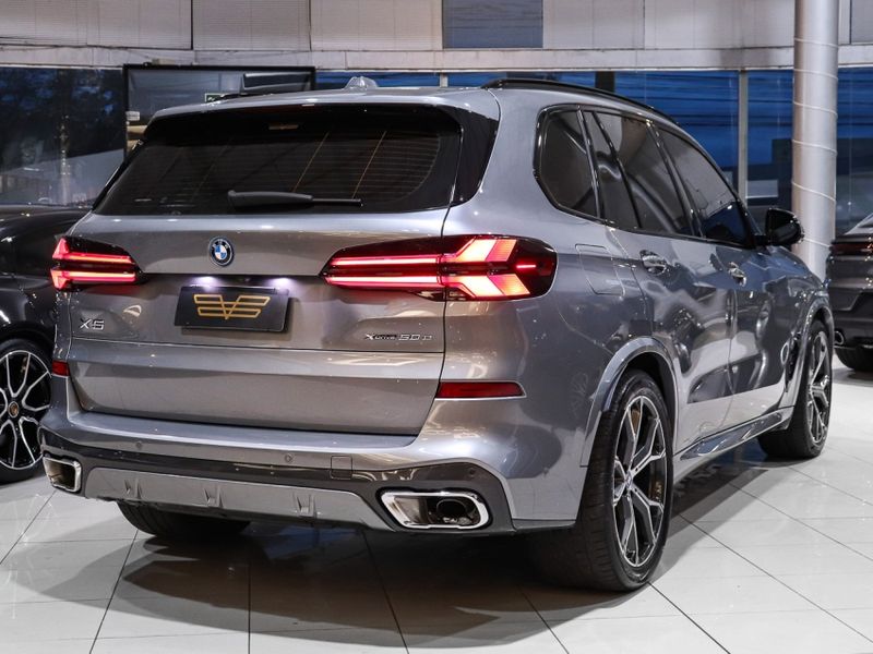 BMW X5 3.0 I6 TURBO HÍBRIDO XDRIVE50E M SPORT AUTOMÁTICO 2023/2024 VIA BELLA VEÍCULOS ESPECIAIS CAXIAS DO SUL / Carros no Vale