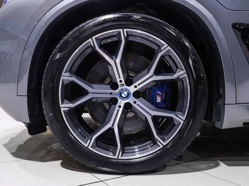 BMW X5 3.0 I6 TURBO HÍBRIDO XDRIVE50E M SPORT AUTOMÁTICO 2023/2024 VIA BELLA VEÍCULOS ESPECIAIS CAXIAS DO SUL / Carros no Vale