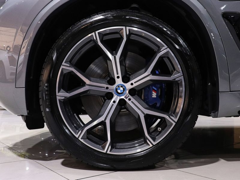 BMW X5 3.0 I6 TURBO HÍBRIDO XDRIVE50E M SPORT AUTOMÁTICO 2023/2024 VIA BELLA VEÍCULOS ESPECIAIS CAXIAS DO SUL / Carros no Vale BMW X5 3.0 I6 TURBO HÍBRIDO XDRIVE50E M SPORT AUTOMÁTICO 2023/2024 VIA BELLA VEÍCULOS ESPECIAIS CAXIAS DO SUL / Carros no Vale
