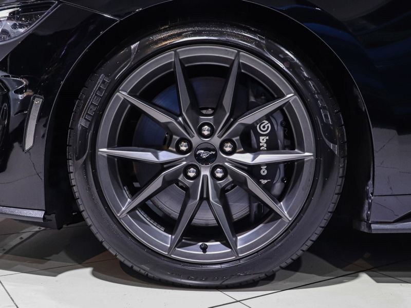 Ford MUSTANG 5.0 V8 GASOLINA DARK HORSE SELECTSHIFT 2025/2025 VIA BELLA VEÍCULOS ESPECIAIS CAXIAS DO SUL / Carros no Vale