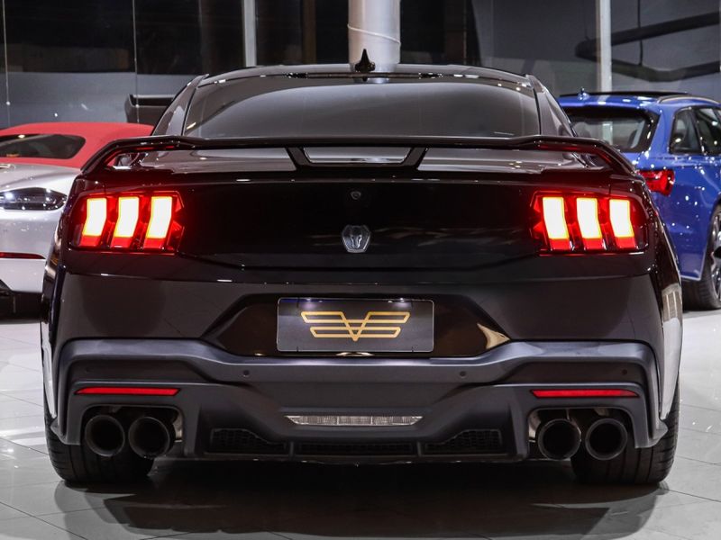 Ford MUSTANG 5.0 V8 GASOLINA DARK HORSE SELECTSHIFT 2025/2025 VIA BELLA VEÍCULOS ESPECIAIS CAXIAS DO SUL / Carros no Vale
