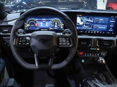 Ford MUSTANG 5.0 V8 GASOLINA DARK HORSE SELECTSHIFT 2025/2025 VIA BELLA VEÍCULOS ESPECIAIS CAXIAS DO SUL / Carros no Vale