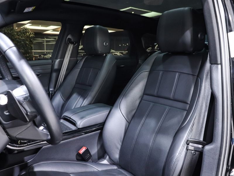 Land Rover RANGE ROVER EVOQUE 2.0 P250 FLEX R-DYNAMIC SE AWD AUTOMÁTICO 2019/2020 VIA BELLA VEÍCULOS ESPECIAIS CAXIAS DO SUL / Carros no Vale Land Rover RANGE ROVER EVOQUE 2.0 P250 FLEX R-DYNAMIC SE AWD AUTOMÁTICO 2019/2020 VIA BELLA VEÍCULOS ESPECIAIS CAXIAS DO SUL / Carros no Vale