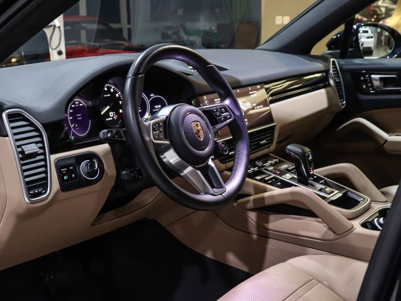 Porsche CAYENNE 3.0 V6 E-HYBRID COUPÉ AWD TIPTRONIC S 2021/2021 VIA BELLA VEÍCULOS ESPECIAIS CAXIAS DO SUL / Carros no Vale