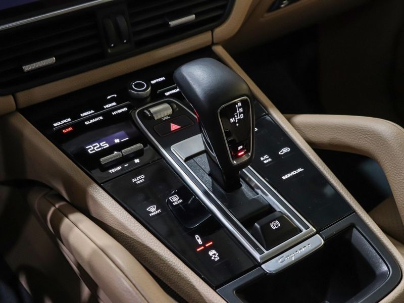 Porsche CAYENNE 3.0 V6 E-HYBRID COUPÉ AWD TIPTRONIC S 2021/2021 VIA BELLA VEÍCULOS ESPECIAIS CAXIAS DO SUL / Carros no Vale