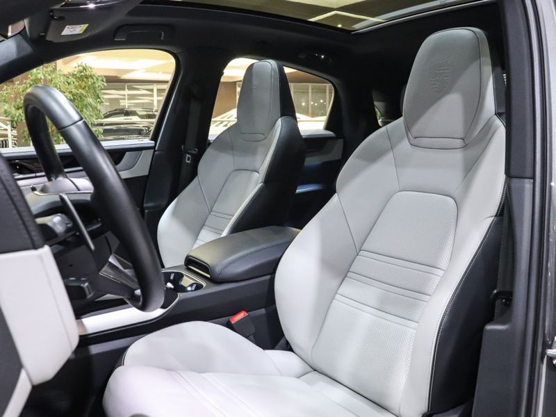Porsche CAYENNE 4.0 V8 GASOLINA S COUPÉ AWD TIPTRONIC S 2023/2024 VIA BELLA VEÍCULOS ESPECIAIS CAXIAS DO SUL / Carros no Vale Porsche CAYENNE 4.0 V8 GASOLINA S COUPÉ AWD TIPTRONIC S 2023/2024 VIA BELLA VEÍCULOS ESPECIAIS CAXIAS DO SUL / Carros no Vale