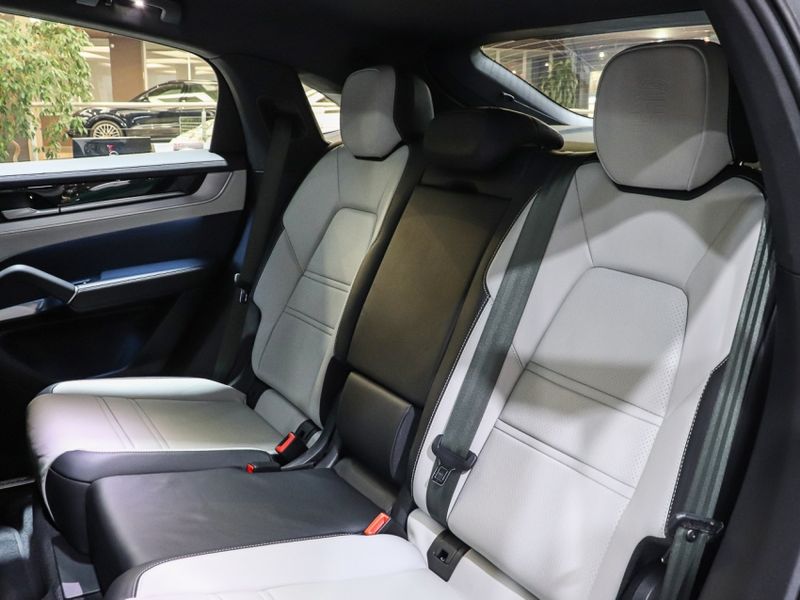 Porsche CAYENNE 4.0 V8 GASOLINA S COUPÉ AWD TIPTRONIC S 2023/2024 VIA BELLA VEÍCULOS ESPECIAIS CAXIAS DO SUL / Carros no Vale Porsche CAYENNE 4.0 V8 GASOLINA S COUPÉ AWD TIPTRONIC S 2023/2024 VIA BELLA VEÍCULOS ESPECIAIS CAXIAS DO SUL / Carros no Vale