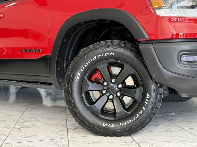 Dodge RAM RAM 1500 REBEL CD 5.7 V8 HEMI 4X4 AT8 2022 SÓ MOTOS E AUTOMÓVEIS SANTA CRUZ DO SUL / Carros no Vale Dodge RAM RAM 1500 REBEL CD 5.7 V8 HEMI 4X4 AT8 2022 SÓ MOTOS E AUTOMÓVEIS SANTA CRUZ DO SUL / Carros no Vale