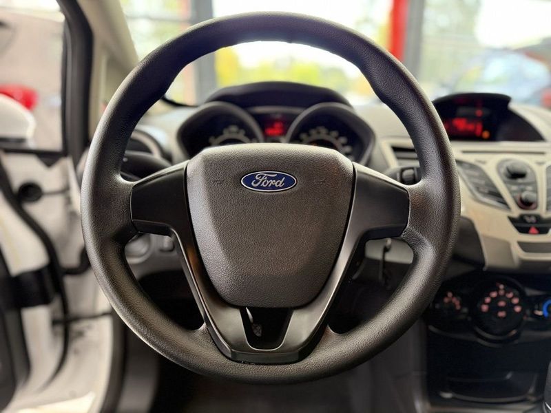 Ford FIESTA SEDAN SE 1.6 2011 SÓ MOTOS E AUTOMÓVEIS SANTA CRUZ DO SUL / Carros no Vale Ford FIESTA SEDAN SE 1.6 2011 SÓ MOTOS E AUTOMÓVEIS SANTA CRUZ DO SUL / Carros no Vale