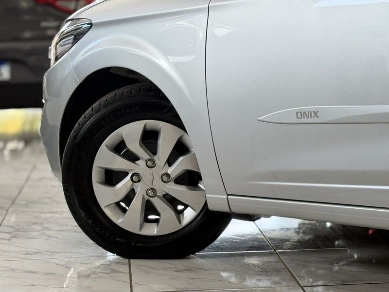 CHEVROLET ONIX HATCH LT 1.0 MT6 2019 SÓ MOTOS E AUTOMÓVEIS SANTA CRUZ DO SUL / Carros no Vale CHEVROLET ONIX HATCH LT 1.0 MT6 2019 SÓ MOTOS E AUTOMÓVEIS SANTA CRUZ DO SUL / Carros no Vale