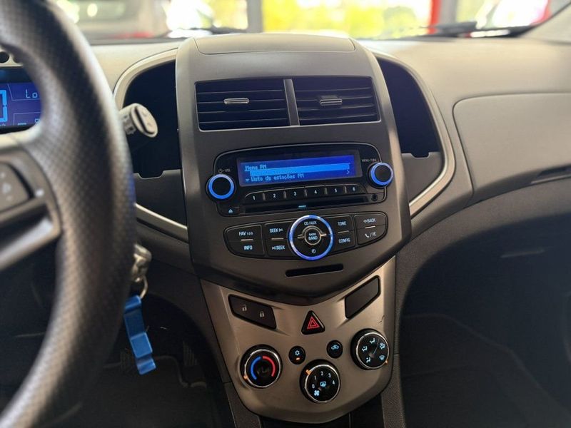 CHEVROLET SONIC HATCH LT 1.6 2014 SÓ MOTOS E AUTOMÓVEIS SANTA CRUZ DO SUL / Carros no Vale CHEVROLET SONIC HATCH LT 1.6 2014 SÓ MOTOS E AUTOMÓVEIS SANTA CRUZ DO SUL / Carros no Vale