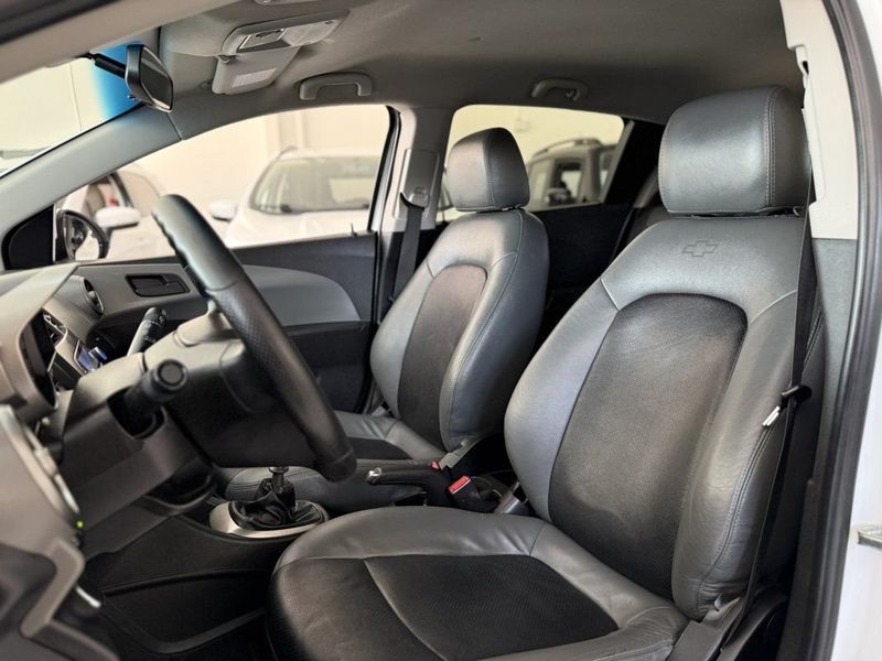 CHEVROLET SONIC HATCH LT 1.6 2014 SÓ MOTOS E AUTOMÓVEIS SANTA CRUZ DO SUL / Carros no Vale CHEVROLET SONIC HATCH LT 1.6 2014 SÓ MOTOS E AUTOMÓVEIS SANTA CRUZ DO SUL / Carros no Vale