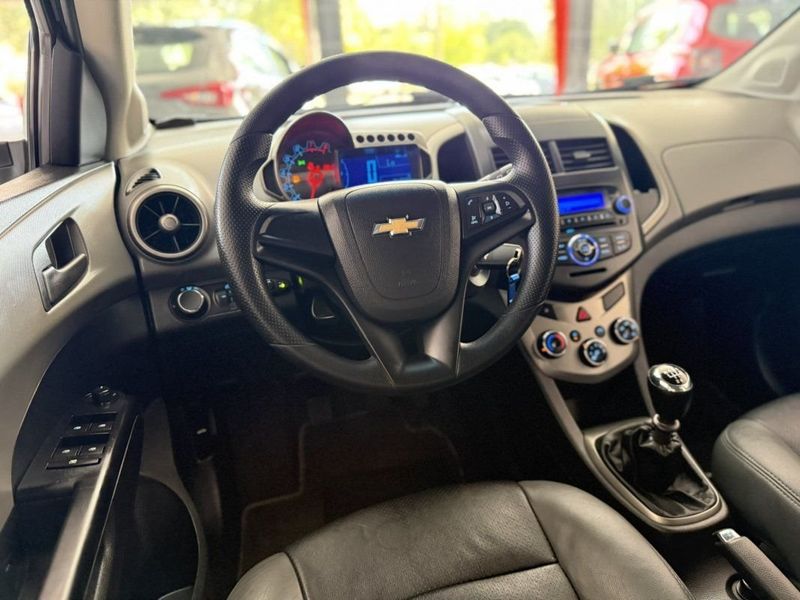 CHEVROLET SONIC HATCH LT 1.6 2014 SÓ MOTOS E AUTOMÓVEIS SANTA CRUZ DO SUL / Carros no Vale CHEVROLET SONIC HATCH LT 1.6 2014 SÓ MOTOS E AUTOMÓVEIS SANTA CRUZ DO SUL / Carros no Vale