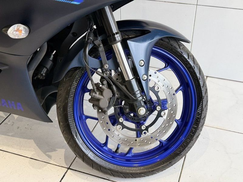 Yamaha YZF R3 321 ABS 2023 SÓ MOTOS E AUTOMÓVEIS SANTA CRUZ DO SUL / Carros no Vale