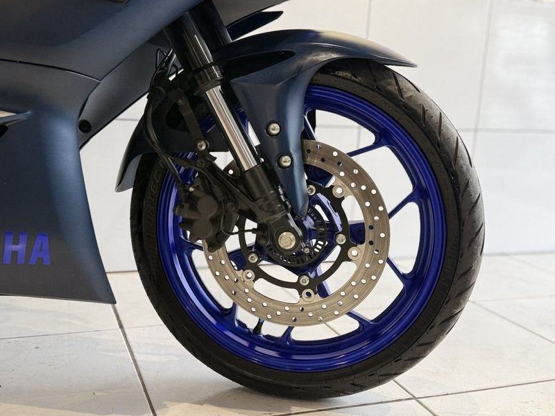 Yamaha YZF R3 321 ABS 2023 SÓ MOTOS E AUTOMÓVEIS SANTA CRUZ DO SUL / Carros no Vale