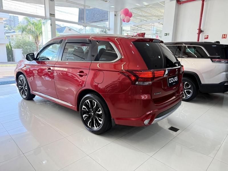 Mitsubishi Outlander Phev Hybrid 2.0 16v 4×4 2017/2018 COVEL VEICULOS ENCANTADO / Carros no Vale Mitsubishi Outlander Phev Hybrid 2.0 16v 4×4 2017/2018 COVEL VEICULOS ENCANTADO / Carros no Vale