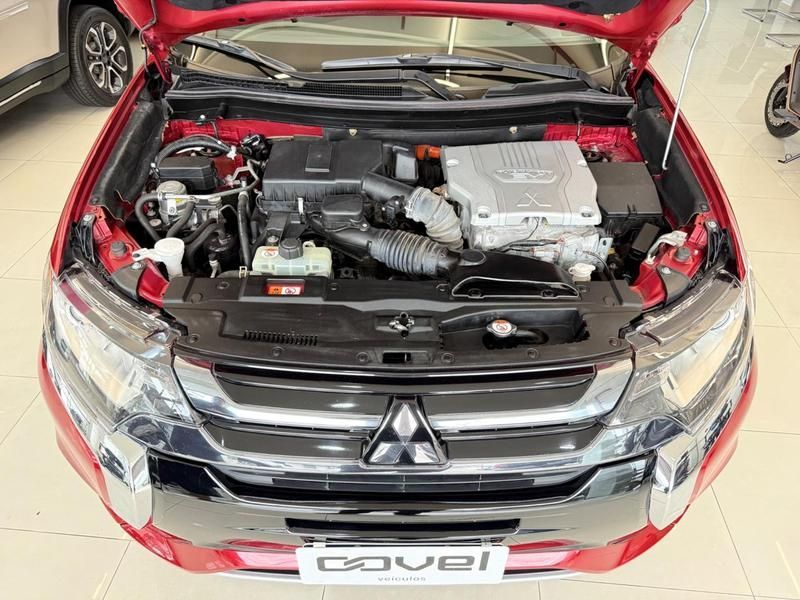 Mitsubishi Outlander Phev Hybrid 2.0 16v 4×4 2017/2018 COVEL VEICULOS ENCANTADO / Carros no Vale Mitsubishi Outlander Phev Hybrid 2.0 16v 4×4 2017/2018 COVEL VEICULOS ENCANTADO / Carros no Vale