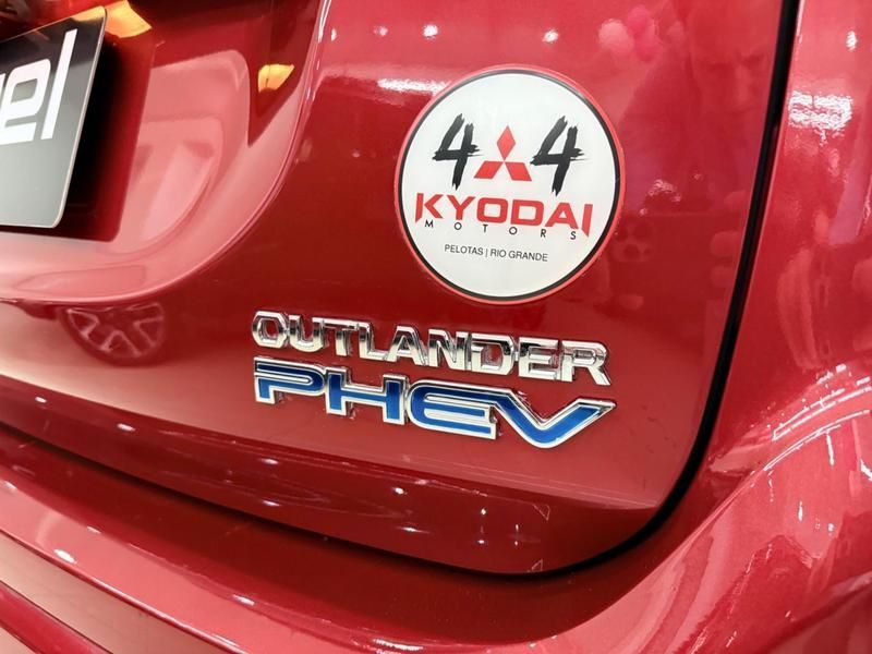 Mitsubishi Outlander Phev Hybrid 2.0 16v 4×4 2017/2018 COVEL VEICULOS ENCANTADO / Carros no Vale Mitsubishi Outlander Phev Hybrid 2.0 16v 4×4 2017/2018 COVEL VEICULOS ENCANTADO / Carros no Vale