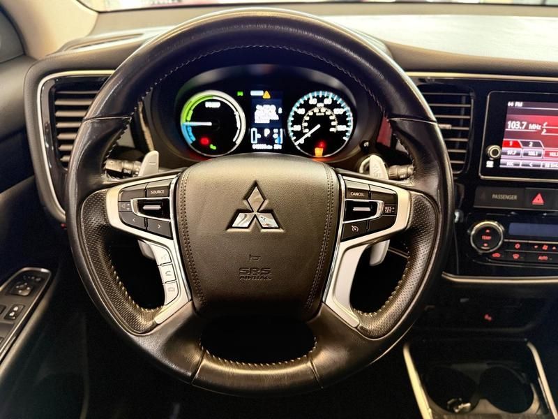Mitsubishi Outlander Phev Hybrid 2.0 16v 4×4 2017/2018 COVEL VEICULOS ENCANTADO / Carros no Vale Mitsubishi Outlander Phev Hybrid 2.0 16v 4×4 2017/2018 COVEL VEICULOS ENCANTADO / Carros no Vale