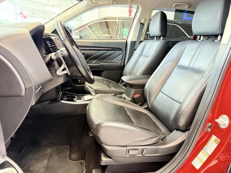 Mitsubishi Outlander Phev Hybrid 2.0 16v 4×4 2017/2018 COVEL VEICULOS ENCANTADO / Carros no Vale Mitsubishi Outlander Phev Hybrid 2.0 16v 4×4 2017/2018 COVEL VEICULOS ENCANTADO / Carros no Vale