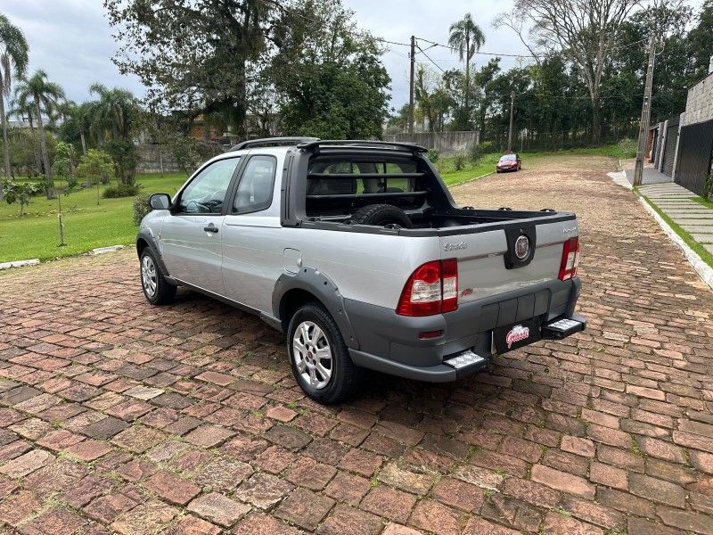 Fiat STRADA WORKING 1.4 CD 2013 GRASSI VEÍCULOS LAJEADO / Carros no Vale