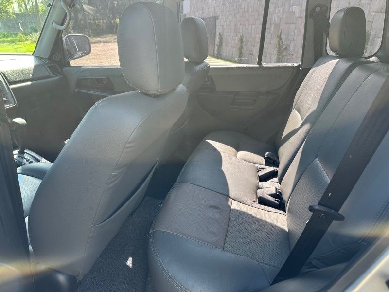 Mitsubishi PAJERO TR4 2.0 2005 GRASSI VEÍCULOS LAJEADO / Carros no Vale