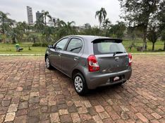 Toyota ETIOS XS 1.3 2013 GRASSI VEÍCULOS LAJEADO / Carros no Vale