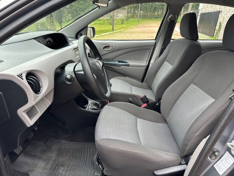Toyota ETIOS XS 1.3 2013 GRASSI VEÍCULOS LAJEADO / Carros no Vale
